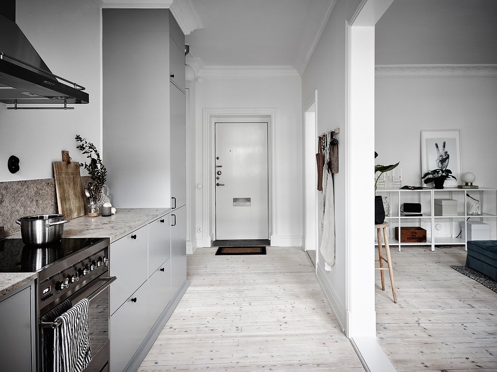 Half open keuken in een klein Scandinavisch appartement HOMEASE