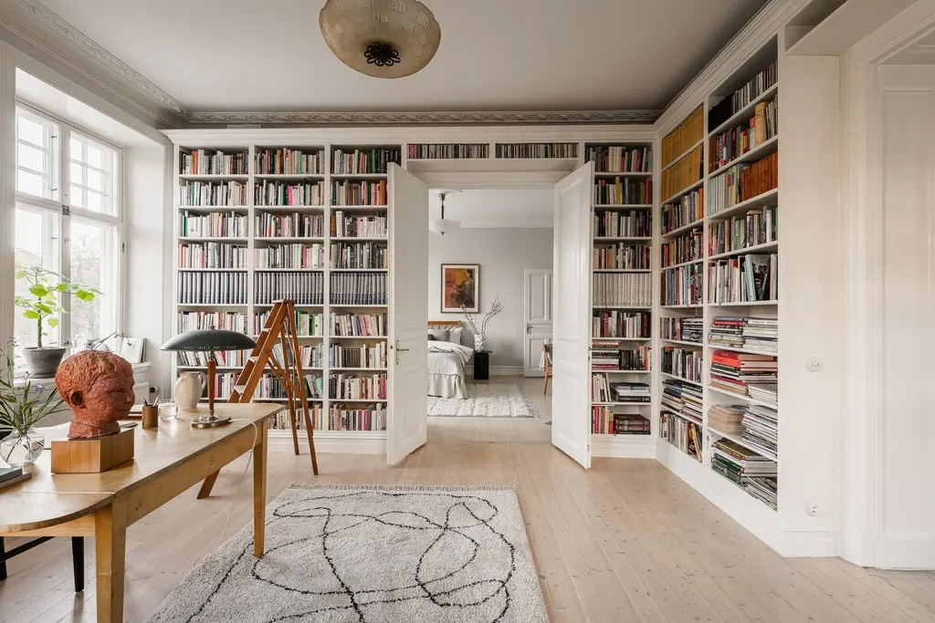 grote l-vormige boekenkast thuiskantoor