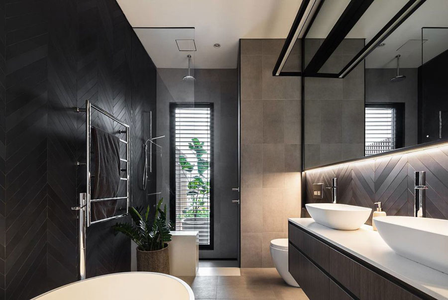 Schat Eindig hooi Modern chique badkamer met donkere kleuren - HOMEASE