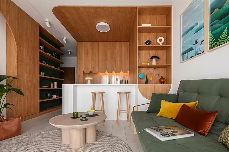 Widawscy Studio Architektury heeft dit moderne vintage appartement ontworpen, waar maatwerk oplossingen een vintage tintje hebben gekregen. 