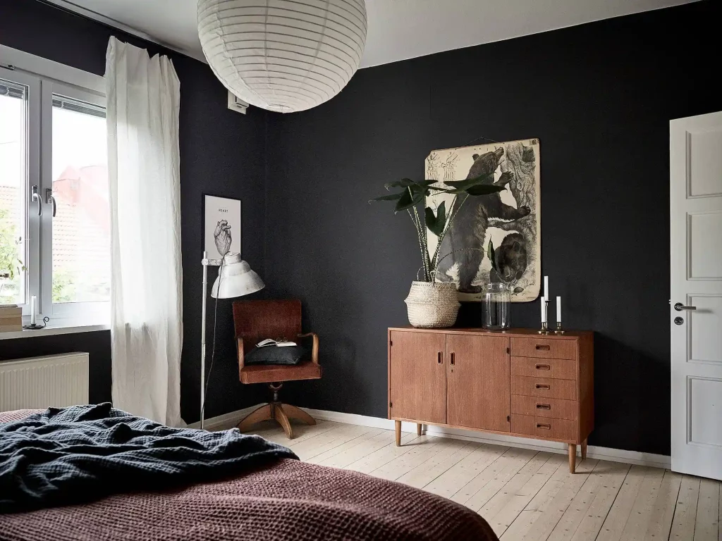 zwarte muren houten vloer slaapkamer
